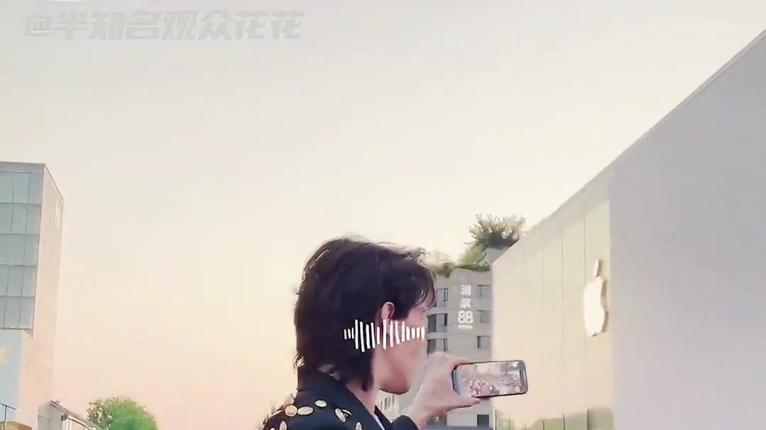 向佐线下人气这么高的吗？#向佐  #向佐打卡自己线下大屏 #向佐新歌左心房