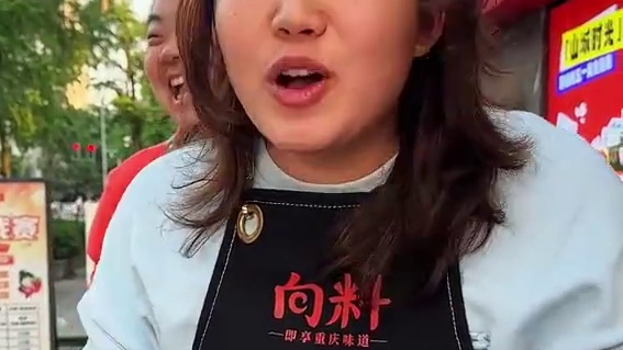 之前来挑战过的帅哥这次带着儿子来挑战6两，对味道是赞不绝口！#美食 #小面调料 #挑战