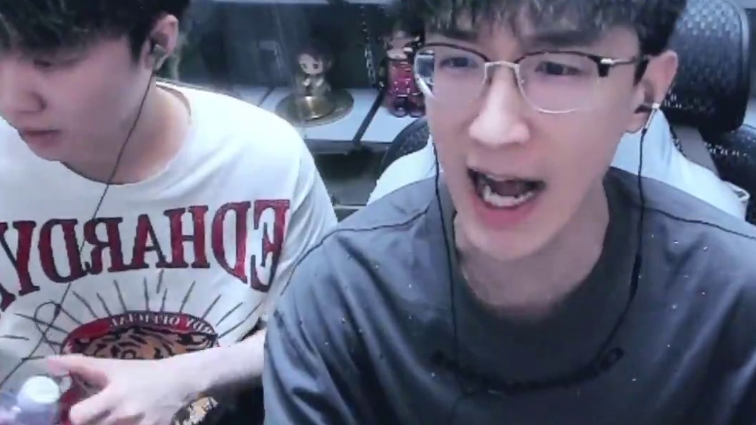 这波卡拍卖谁来都会破防吧？ 