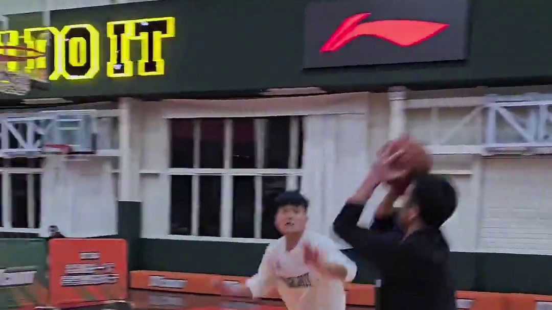 #篮球教学 #nba季后赛  中距离在季后赛真的很管用，大家好好练起来。