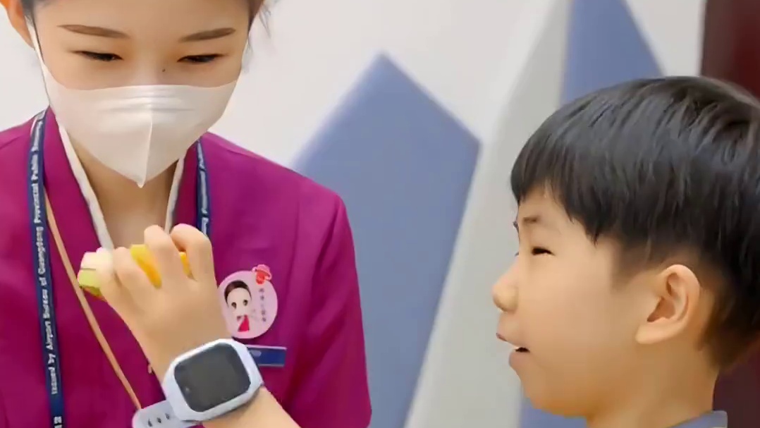 两百多个月的宝宝能不能坐这个无陪儿童乘机呢？