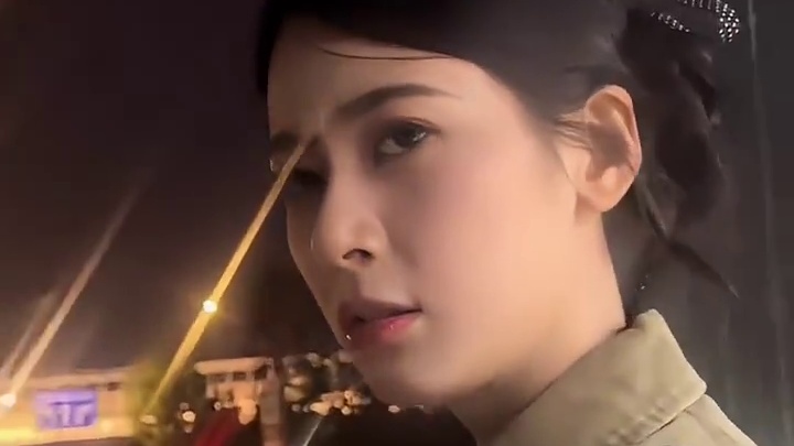 赵昭仪脱风衣送粉丝