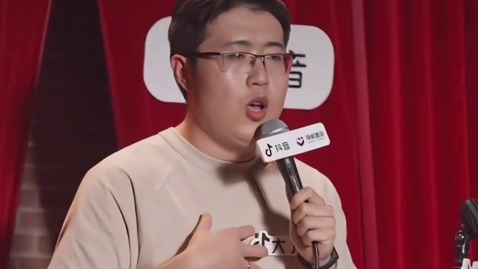 职场中年人被老板训完被下属训 好好生活就是美好生活 听完之后眼泪不争气的留下来了，真的是人间真实。