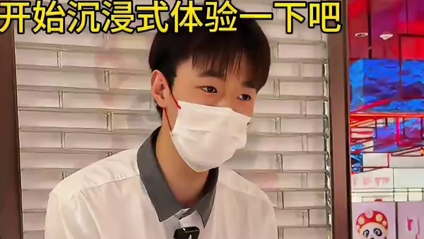 我就来海底捞吃个火锅！居然给我安排一场钢琴演奏！#海底捞 #爱意卷卷双人餐 #520