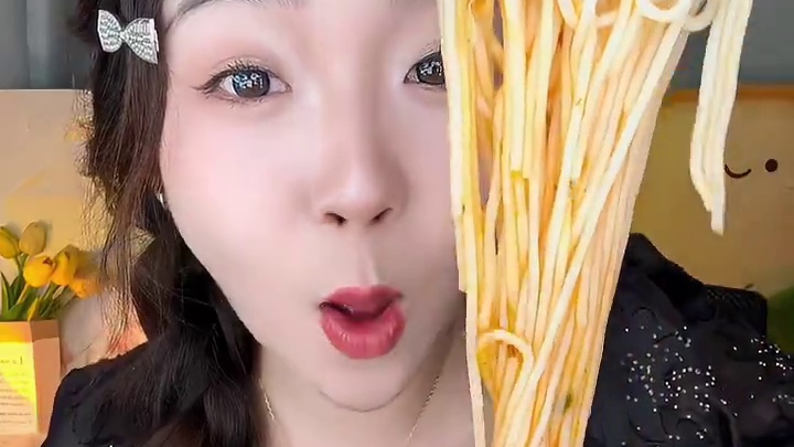 妈呀煮出来跟堂食有什么区别！终于找到偏麻口的麻辣米线了！！又辣又麻～真的太过瘾了！！！#麻辣米线 #