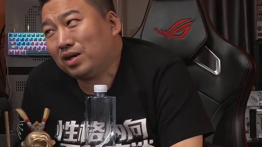 显卡旗舰和丐版差距大吗？ #显卡 #旗舰显卡 #diy电脑 #组装电脑 #5090