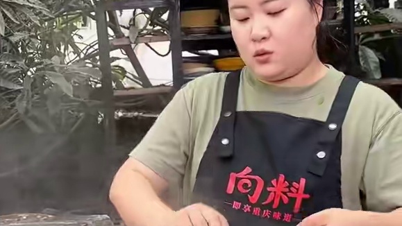 胖妹挑战早上1斤豌杂面，这一大盆真的太香了！