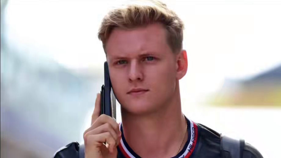 蒙托亚坚信周冠宇将加盟凯迪拉克。近期各大媒体的头条都是米克·舒马赫成为明年凯迪拉克席位的热门人选，而