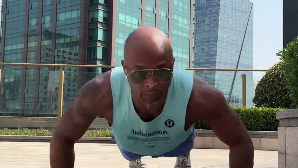 美国军式俯卧撑！看你能挑战到多少！！ 来试试这个超高难度的俯卧撑吧！
留下你挑战到的数字！
﻿#我的