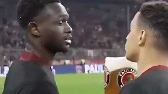 这次终于喝上小麦果汁啦！