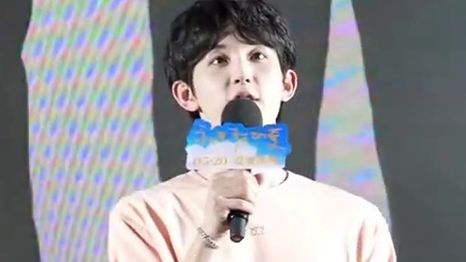 #郭俊辰三勺盐的回旋镖还是打回来了 #电影永不失联的爱北京首映礼 现场有影迷给#郭俊辰 准备了豆汁还