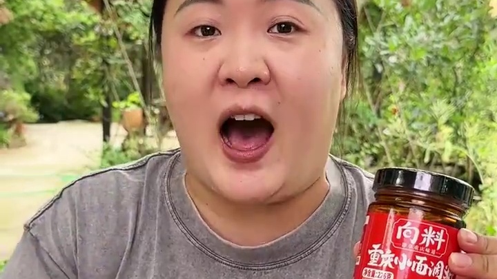 你没看错，胖妹家出小瓶装小面调料了！一瓶226克，还是玻璃瓶装的哦！#美食 #小面调料 #重庆小面