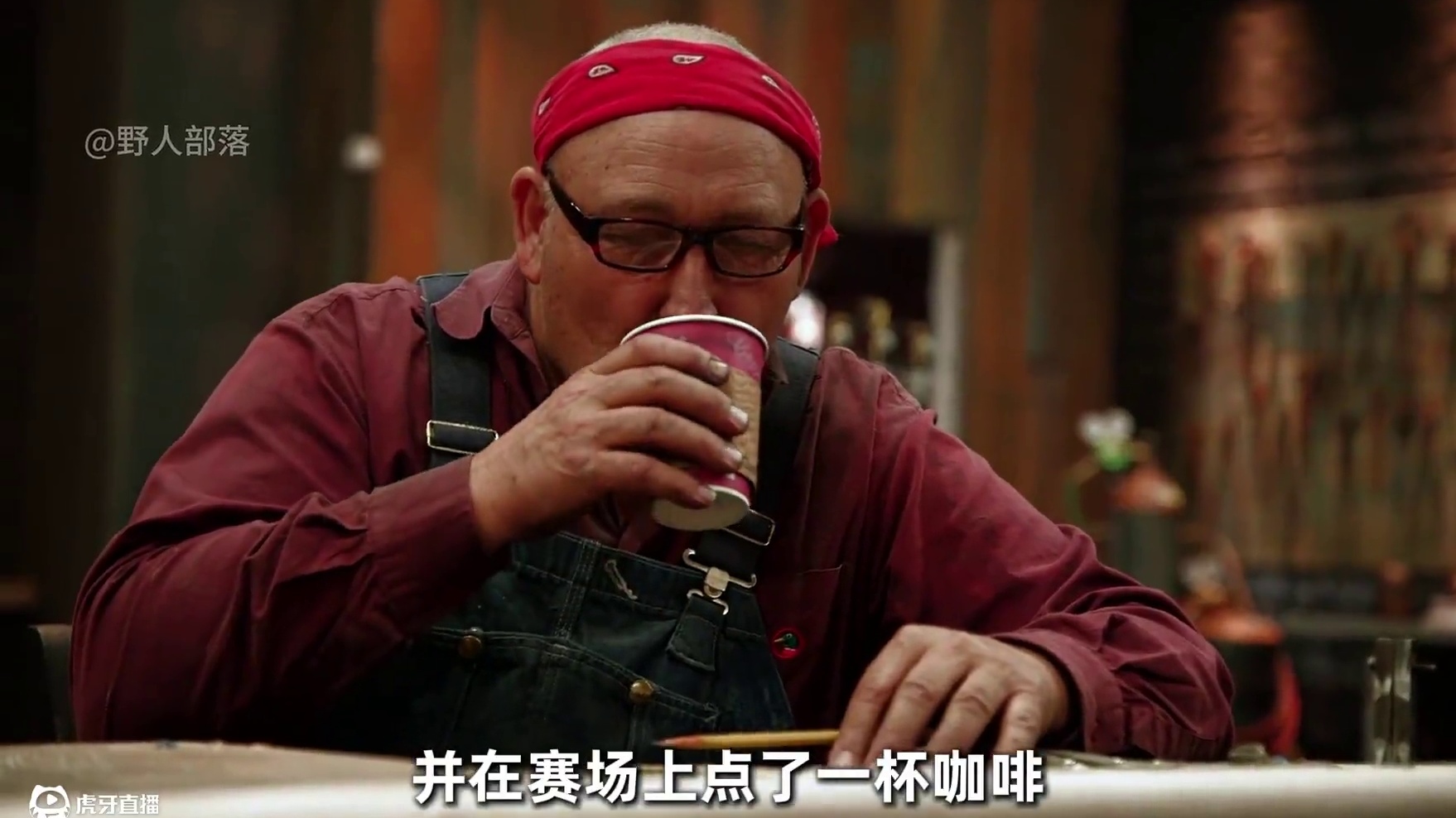 锻刀大赛最优雅的刀匠咖啡大爷，比赛期间竟有闲心喝咖啡 #锻刀大赛 #锻刀大师 #减速带