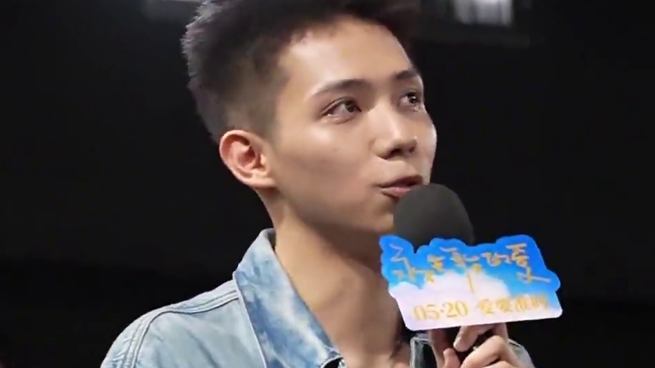 #罗一舟亮相永不失联的爱首映礼 #罗一舟 刚给自己的新电影配完音，就赶来支持#电影永不失联的爱 他说