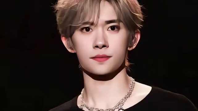 易烊千玺最近在北京机场现身