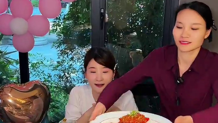 【必囤100多的避风塘大青蟹4人餐】老湘食7店周年庆湘食小馆的活动力度太炸裂了！好吃还不贵！赶紧冲！