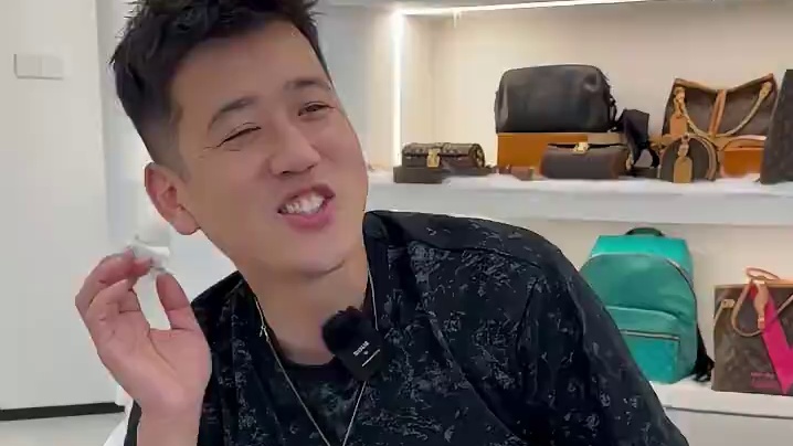 大哥你说你没事翻什么手机啊！ #上海 #二奢老金 #上海奢侈品回收 #附近奢侈品回收 #二奢回收