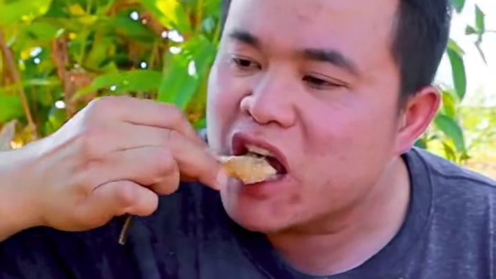 鲜嫩厚蟹黄泰式️鲜辣椒汁 #泰国吃播视频 #泰国大叔 #泰国美食 #泰国生活 #内容启发搜索