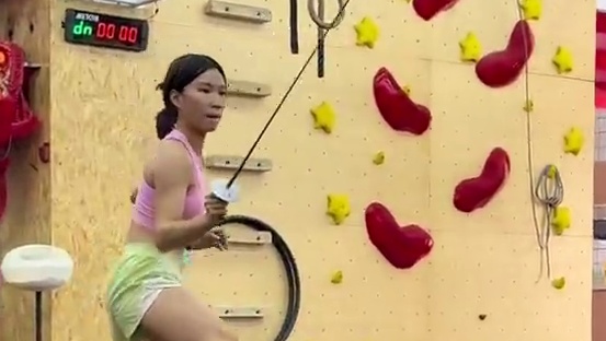 击剑实战弓步和考试弓步的区别 根据不同的弓步要求，训练不同的目标结果。#击剑 #体育生 #单招 #高