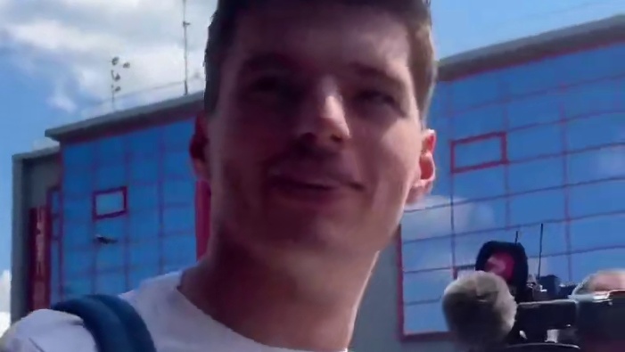 维斯塔潘确认打破纽北圈速 用假名字弗朗茨·赫尔曼打破纽北记录后，被问起到底是马克斯还是弗朗茨，潘子调