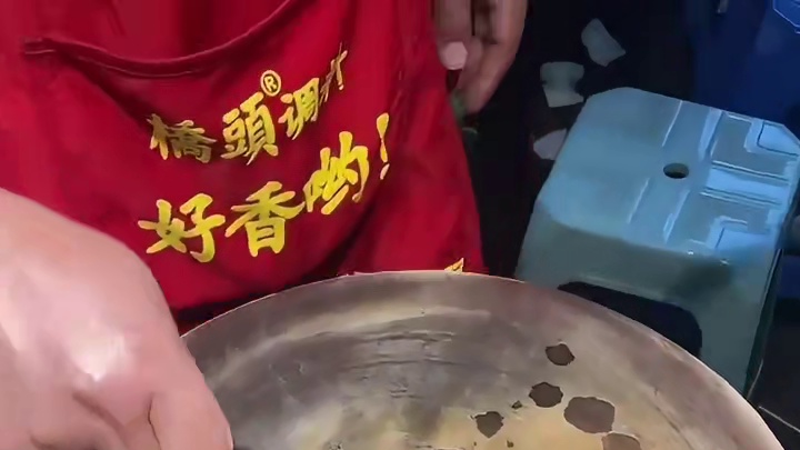 偶遇街头陕西小吃肉夹馍，10r一份。