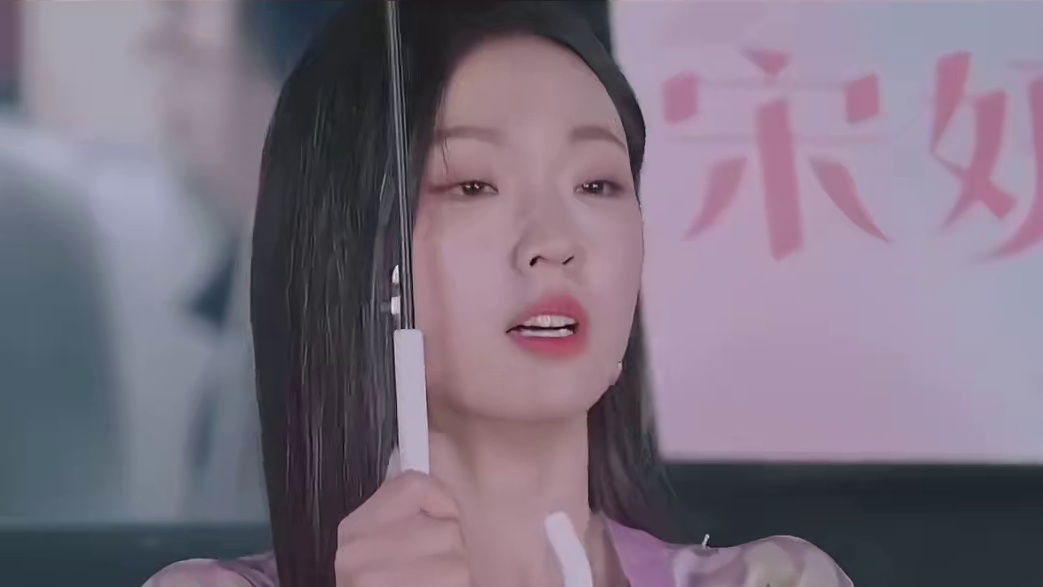 侯佩岑的嘴：我要放她自由！ 侯佩岑的手：死手快点点