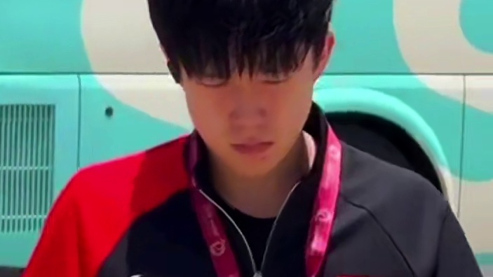 莎头出发上训，今天的比赛加油呀