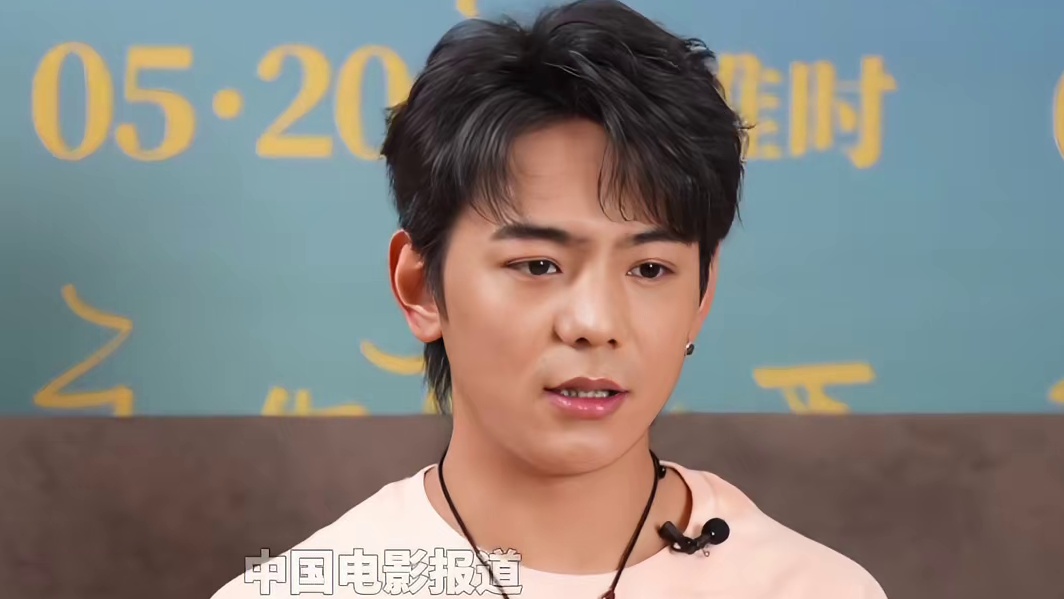 #丁真第一次演电影演的是自己 #电影永不失联的爱 是#丁真 第一次出演电影，虽然是客串出演了自己，但