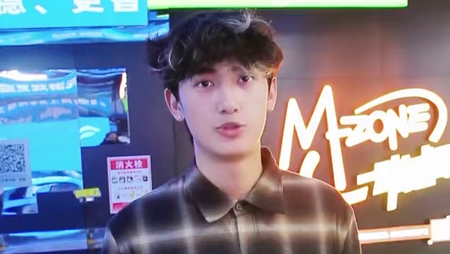 直发文案：地铁站玩穿越，5G-A网速直接起飞！#移动#湖南移 