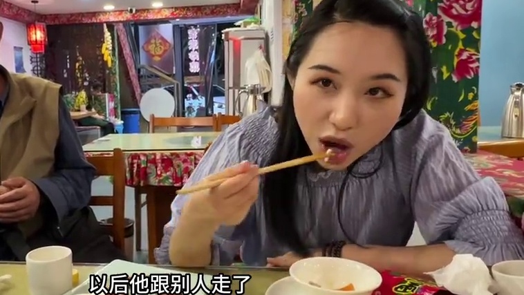 53岁焦大师19岁女粉丝找他，请他吃饭，两人好有夫妻相 #流浪大师