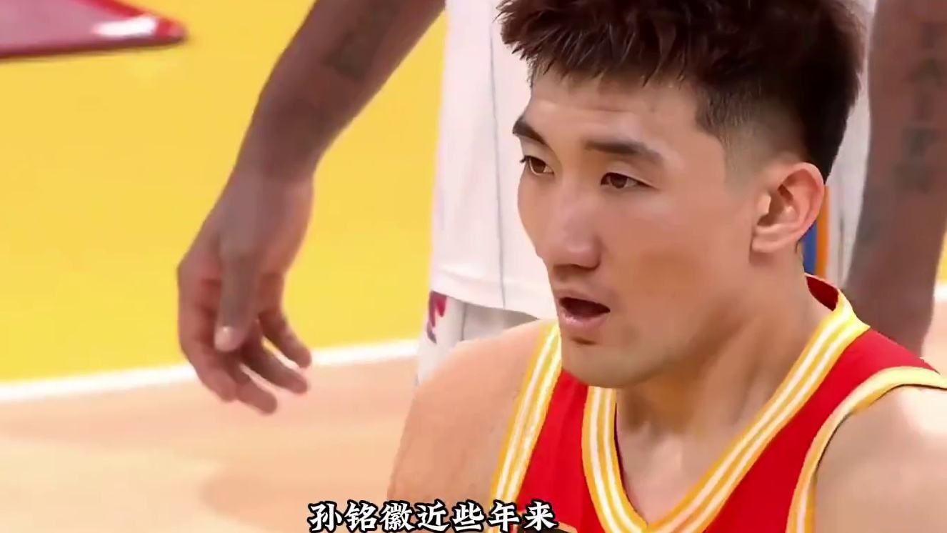 一脚踢飞篮球，盘点孙铭徽争议时刻，该成熟起来了！ #cba季后赛 #cba热门