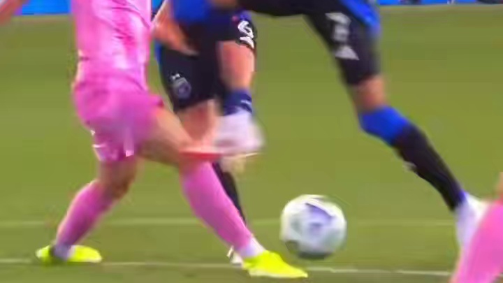 抽象的后防线！