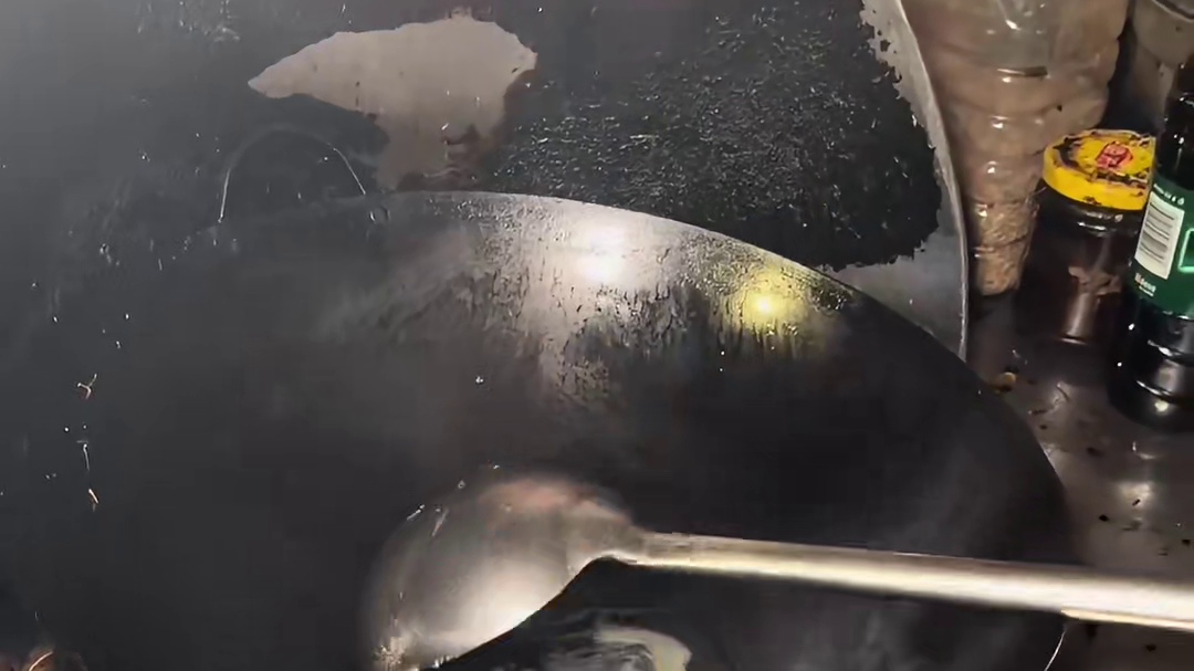 第一次炒粉的时候放醋，你还别说，味道还是可以的