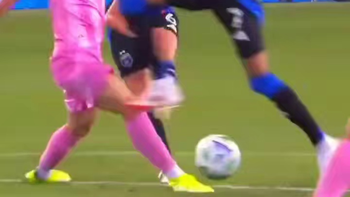 抽象的后防线！