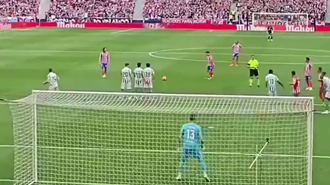 阿尔瓦雷斯世界波任意球 #阿尔瓦雷斯 #马竞 #小蜘蛛阿尔瓦雷斯 #阿尔瓦雷斯任意球破门 #蓝白哥说