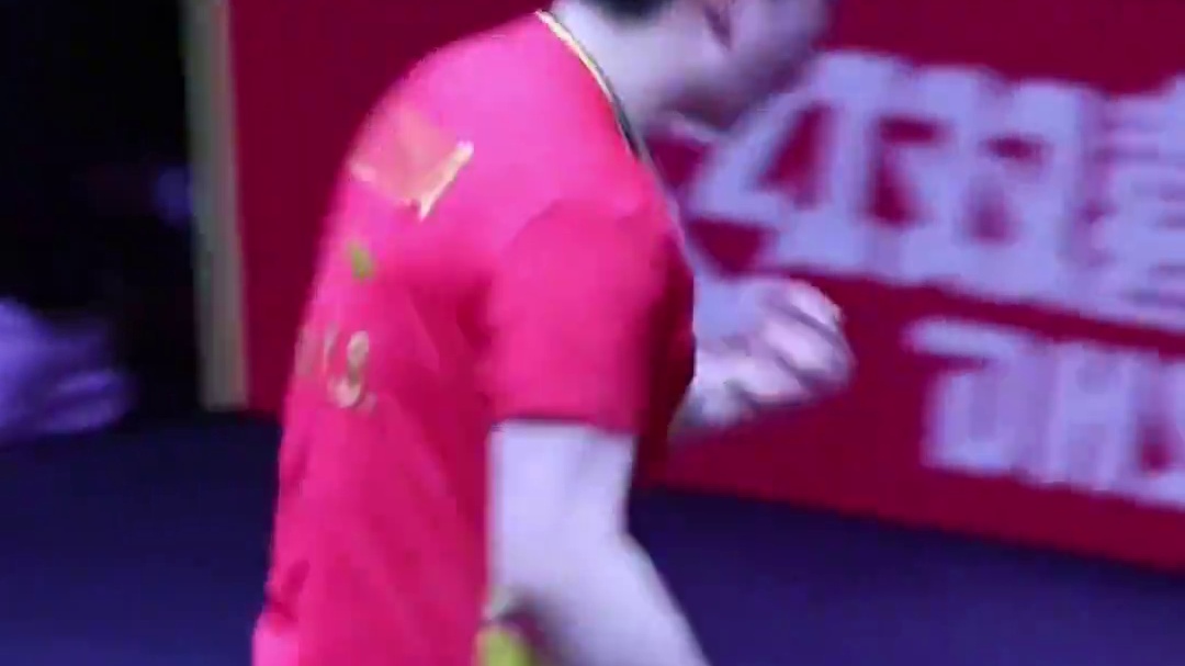 当孙颖莎丢分时，看台上的邱贻可一直高喊“没关系加油”#孙颖莎