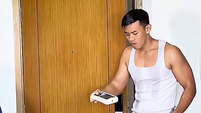 #原创配音 #搞笑配音 #老外真会玩 
夫妻之间玩恶作剧，看谁比较厉害啊