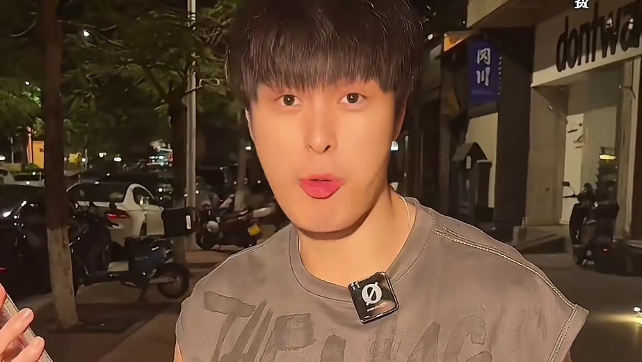 挑战小酒馆自助 惊现巨无霸**？！难度系数拉满遭围观群众威胁嘲讽 #自助餐 #极限挑战 #炸鸡#精酿