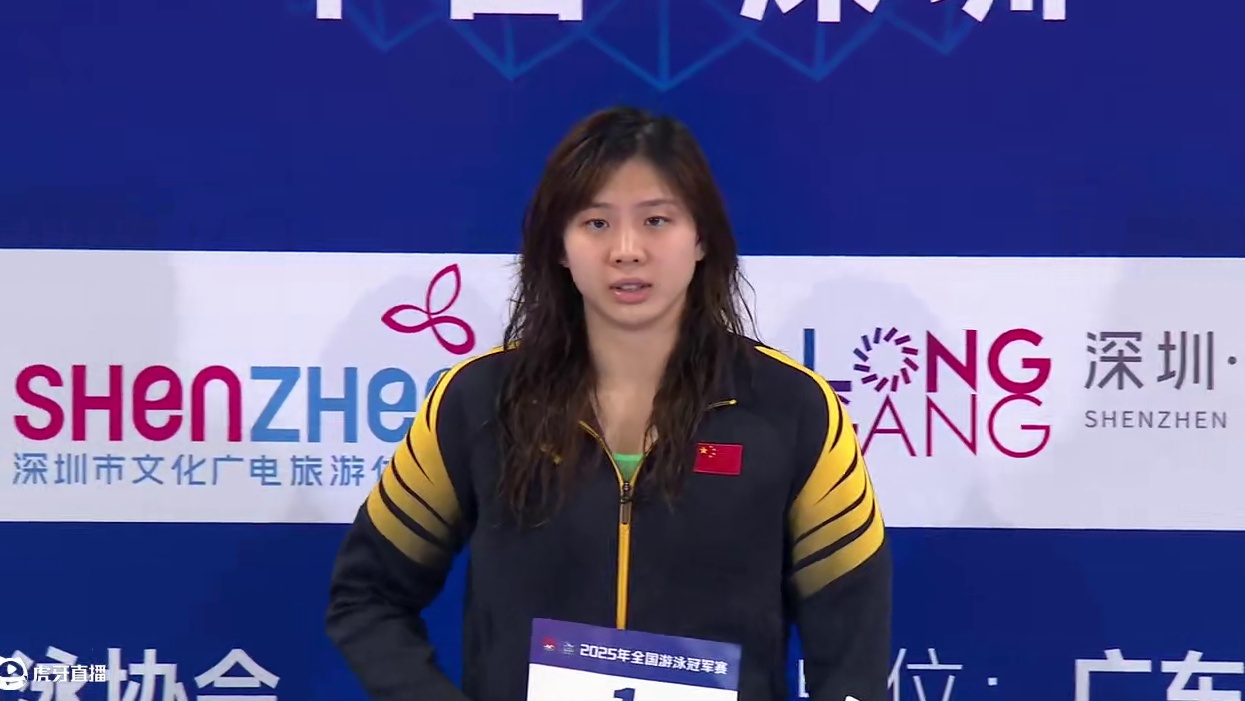 女子100米蛙泳颁奖仪式