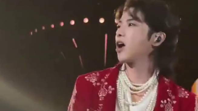  号外号外！2025华晨宇火星演唱会郑州站定档6月14 - 15日 ，独特的四面台舞台，沉浸式视听盛