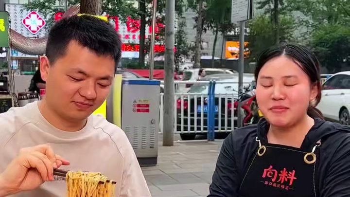 挑战失败要洗一个月的碗？这个腼腆斯文的帅哥能成功吗？#吃货请就位