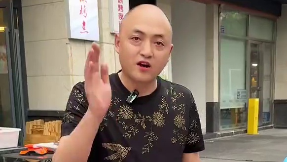 龙虾就是要吃大个的才赶口，19.9一斤中青虾，太巴适了！#龙虾 #夜宵