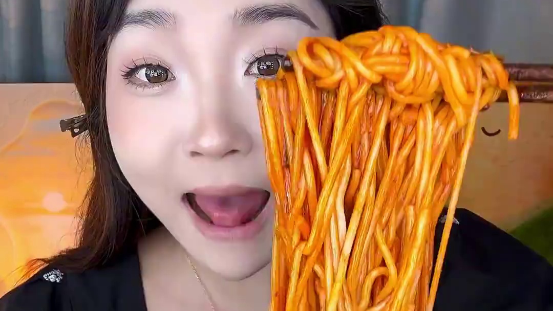 今天吃干捞！做法很简单哦！底料不用放进去煮～拌的时候放半包就可以！加浓底汤很够味！#合味芳螺蛳粉 #