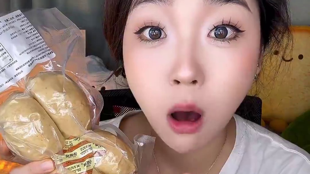 妈呀！原来全麦馒头也可以做的这么好吃！！家里吃馒头人多的直接买20个！！配料表干净！没有糖！这就是中