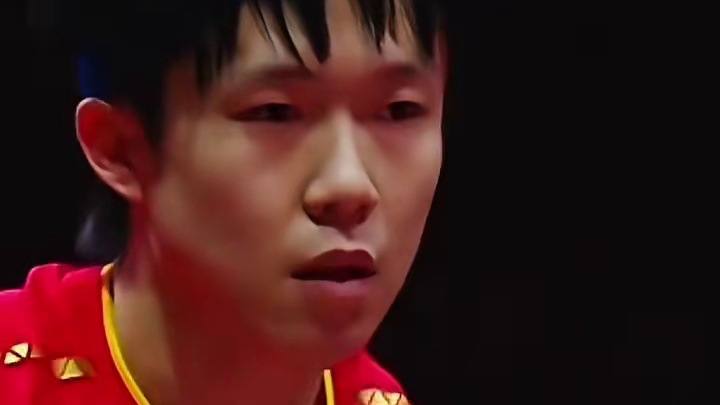 王楚钦4-0击败黄镇廷，晋级男单16强，裁判搞心态，大头又一次挑战成功