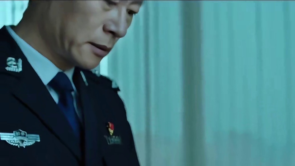 郭伟杰发现吴豫绝密档案，得知他卧底十九年，胡夏峰震惊。#东方卫视宿敌  #廖凡