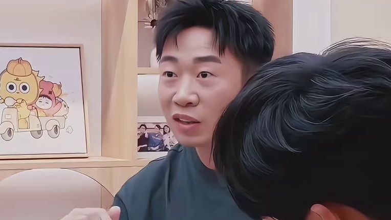 以后饿了就去机场接杨迪