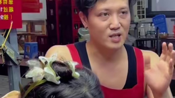 湖南美女挑战3两螺蛳粉，你觉得他能破纪录吗？#螺蛳粉