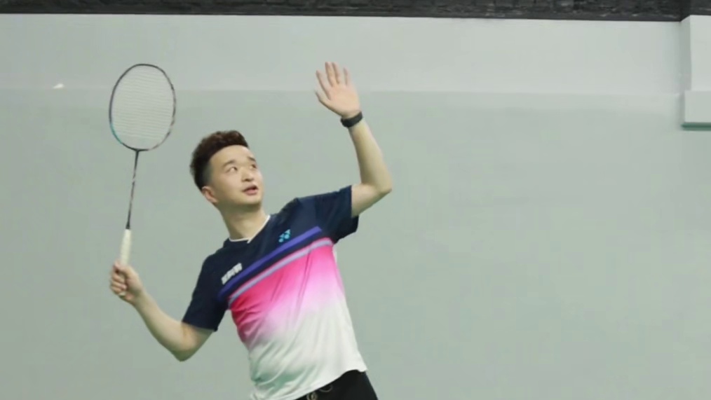 缩肩架拍与展肩架拍有何区别？架拍的目的是什么？