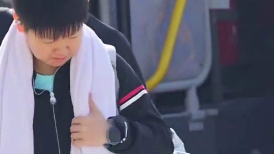 莎莎出发球馆备战，师徒俩加油，一定会赢球晋级的